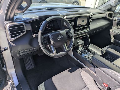 Used 2025 Toyota Sequoia SR5 AWD/4WD image 17