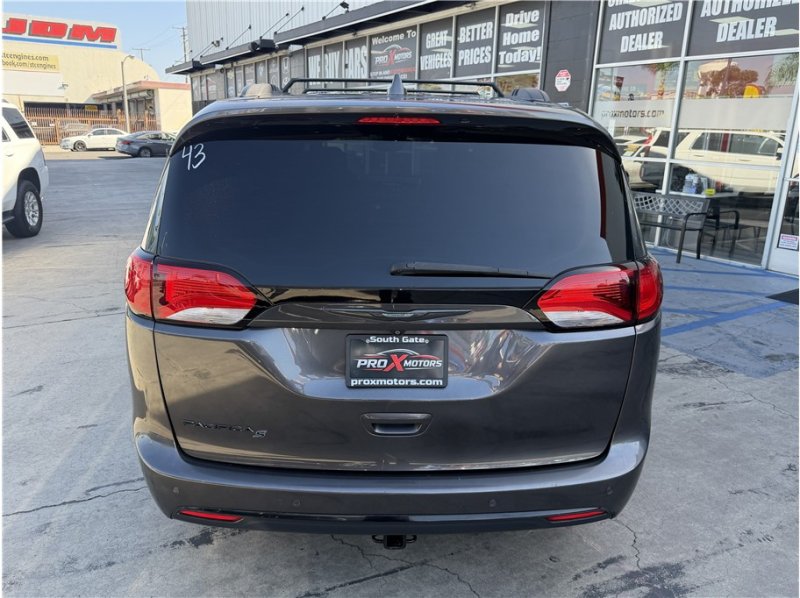 Used 2019 Chrysler Pacifica Touring-L Plus w/ Advanced Safetytec Group FWD image 13