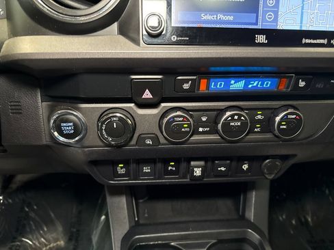 Used 2022 Toyota Tacoma TRD Off-Road w/ TRD Premium Off Road Package AWD/4WD image 22