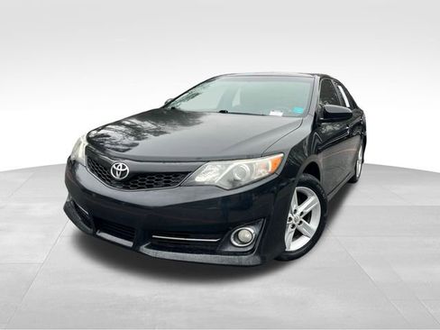 Used 2014 Toyota Camry SE image 9
