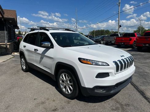 Used 2016 Jeep Cherokee Sport FWD image 10