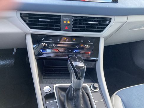 Certified 2025 Volkswagen Jetta SE image 20