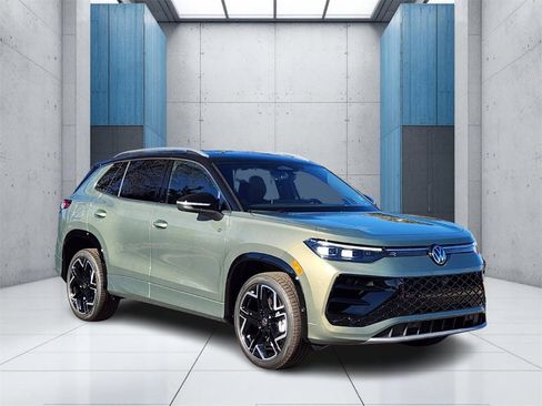 New 2026 Volkswagen Tiguan SEL R-Line image 1