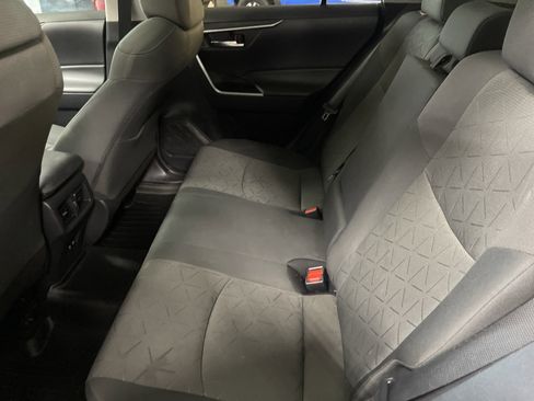Used 2021 Toyota RAV4 XLE w/ Convenience Package FWD image 32