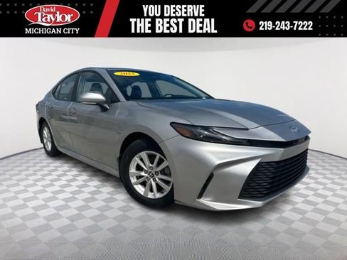 Used 2025 Toyota Camry LE w/ Convenience Package FWD image 1