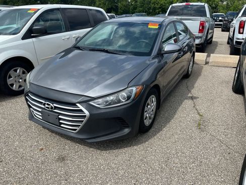 Used 2018 Hyundai Elantra SE FWD image 1