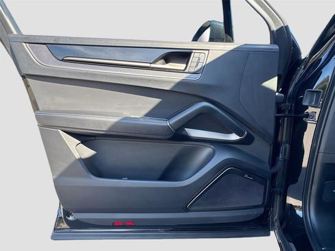 Used 2025 Porsche Cayenne Turbo image 26