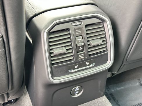Certified 2026 Porsche Macan AWD/4WD image 14