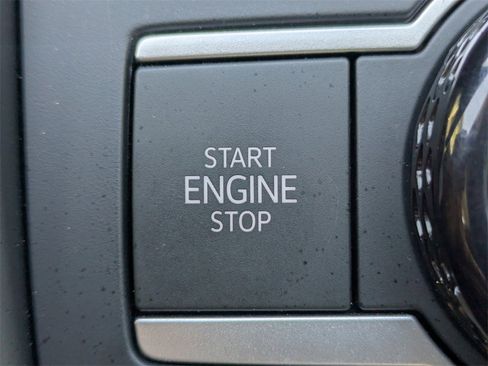 Certified 2025 Volkswagen Tiguan SE image 39