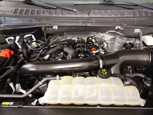 Used 2024 Ford Expedition Max XLT image 21