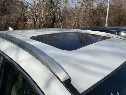 Used 2019 Honda CR-V Touring image 6