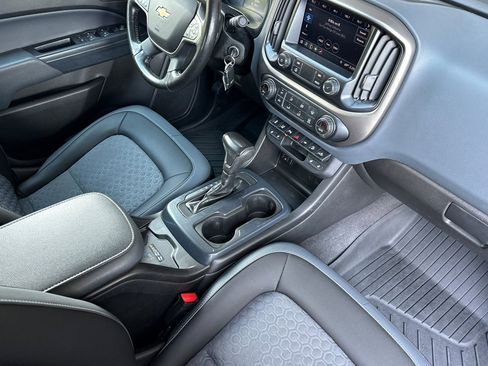 Used 2021 Chevrolet Colorado Z71 w/ Z71 Midnight Edition image 17