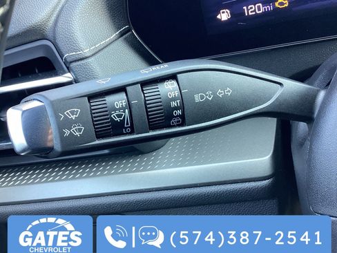 Used 2025 Chevrolet Traverse LT image 30