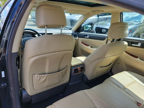 Used 2013 Hyundai Genesis 3.8 w/ Technology Pkg RWD image 14