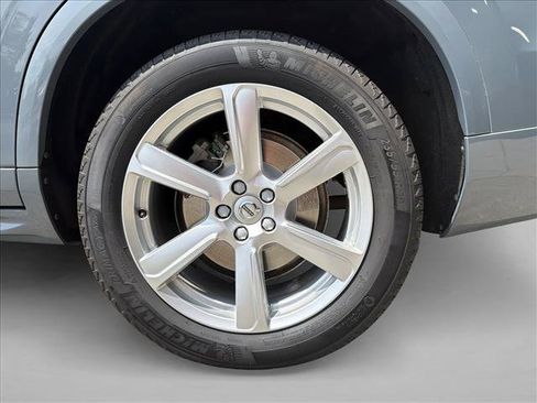 Used 2020 Volvo XC90 T6 Momentum AWD/4WD image 9