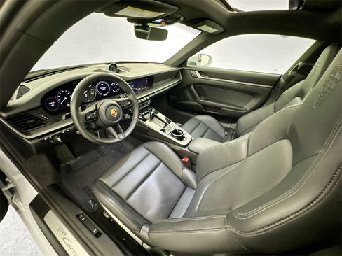 Used 2024 Porsche 911 Carrera image 28