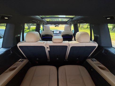 Used 2024 Mercedes-Benz GLS 580 4MATIC image 30