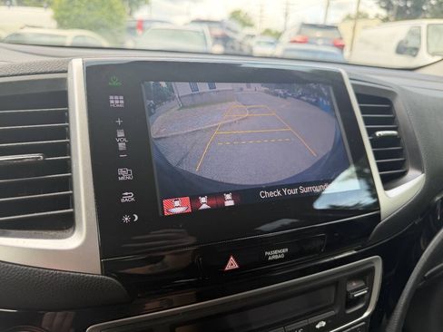 Used 2016 Honda Pilot Touring image 16