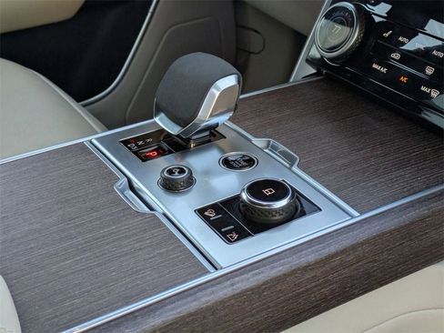 Used 2023 Land Rover Range Rover SE image 18