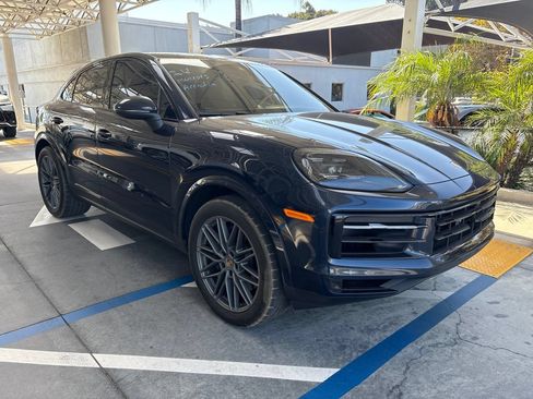 Used 2024 Porsche Cayenne Coupe AWD/4WD image 2