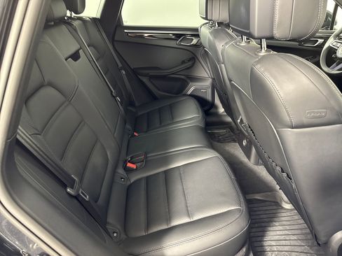 Certified 2025 Porsche Macan image 28