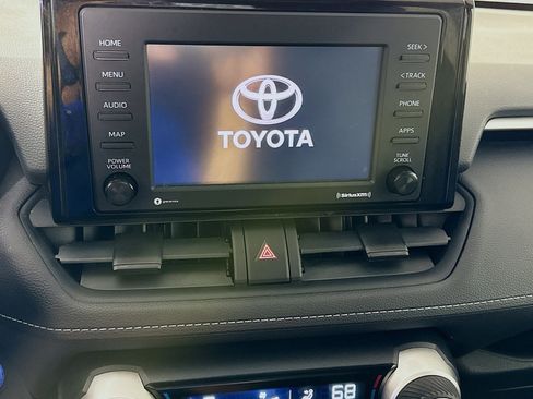 Used 2021 Toyota RAV4 XLE w/ Convenience Package FWD image 18