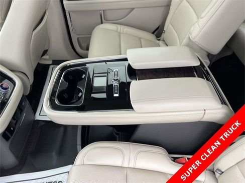 Used 2018 Lincoln Navigator Reserve w/ Technology Package image 18