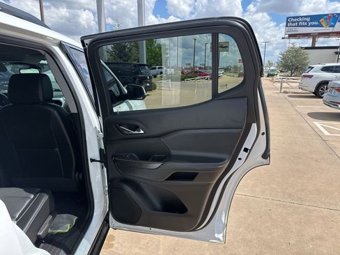 Used 2023 GMC Acadia SLT AWD/4WD image 15