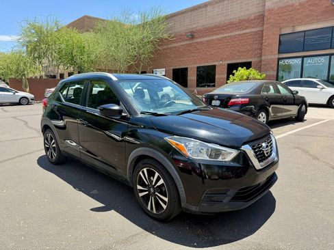 Used 2020 Nissan Kicks SV FWD image 3