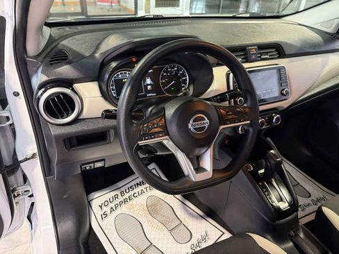 Used 2022 Nissan Versa SV FWD image 25