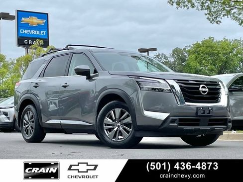 Used 2022 Nissan Pathfinder SV AWD/4WD image 1
