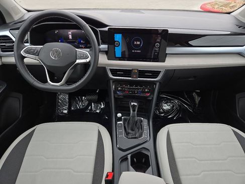 Used 2025 Volkswagen Taos SE FWD image 18