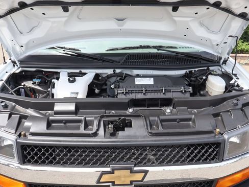 Used 2025 Chevrolet Express 2500 w/ Driver Convenience Package RWD image 14