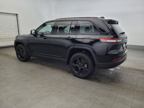 Used 2023 Jeep Grand Cherokee Limited w/ Black Appearance Package image 3