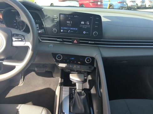 Used 2023 Hyundai Elantra SEL FWD image 25