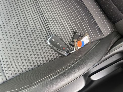 Used 2025 Chevrolet Trax LT image 25