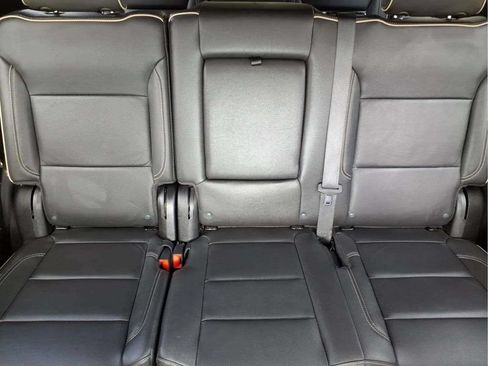 Used 2024 GMC Yukon SLT RWD image 18