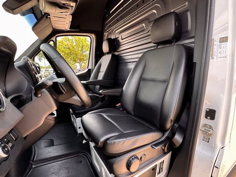Used 2025 Mercedes-Benz Sprinter 2500 image 12