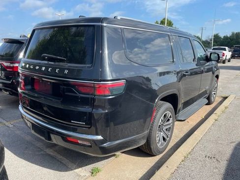 Used 2024 Jeep Wagoneer L Series II w/ Flexible Seating Group AWD/4WD image 7