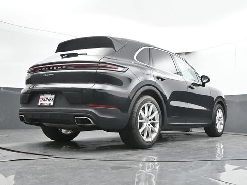 Used 2024 Porsche Cayenne AWD/4WD image 33
