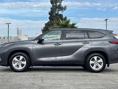 Used 2023 Toyota Highlander LE AWD/4WD image 7