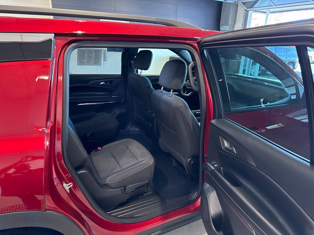 Used 2025 Chevrolet Traverse LT w/ Driver Confidence Package AWD/4WD image 15