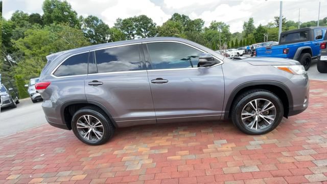 Used 2018 Toyota Highlander LE FWD image 2