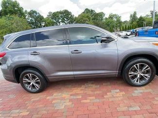 Used 2018 Toyota Highlander LE FWD video 2