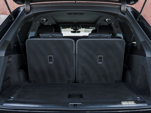 Used 2023 Audi Q7 Premium w/ Convenience Package image 28