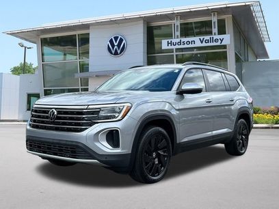 Certified 2025 Volkswagen Atlas SE w/ Black Wheel Package