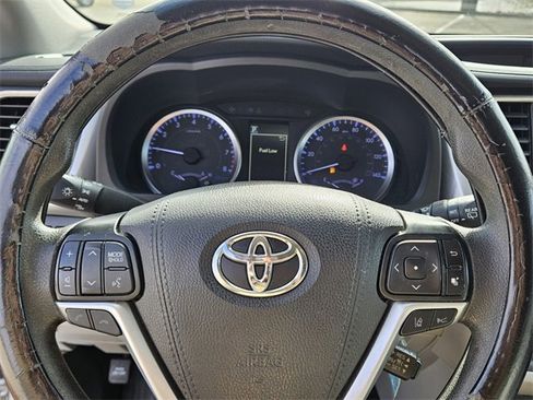 Used 2019 Toyota Highlander LE image 25