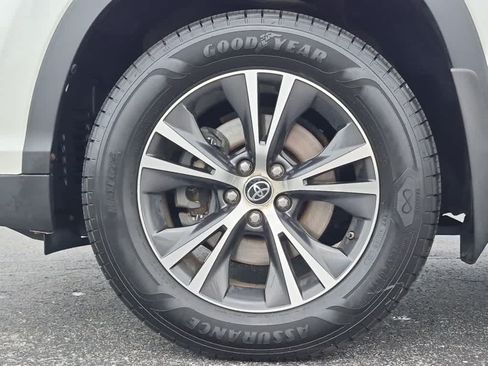 Used 2016 Toyota Highlander XLE AWD/4WD image 6