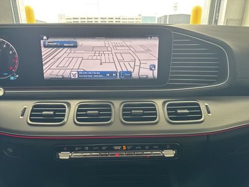 Used 2025 Mercedes-Benz GLS 450 4MATIC image 14