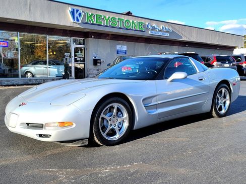 Used 2000 Chevrolet Corvette Coupe w/ Memory Pkg RWD image 1